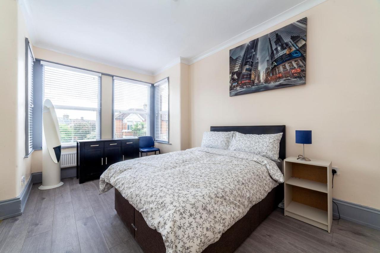 Highlands Gardens Suites Ilford Eksteriør bilde
